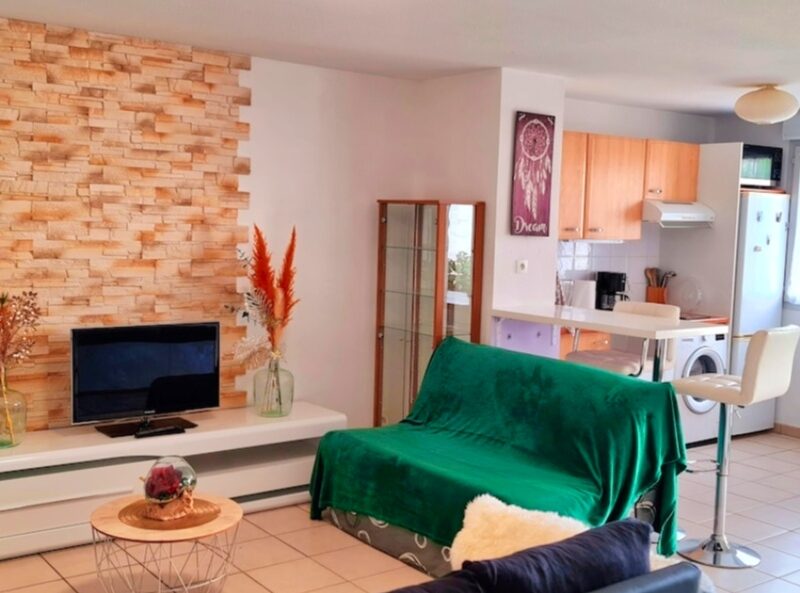 Appartement lumineux avec piscine 4 couchages à SAINT-ESTEVE (66)