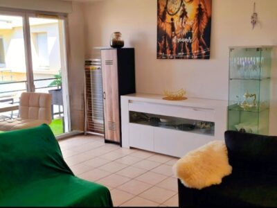 Appartement lumineux avec piscine 4 couchages à SAINT-ESTEVE (66)