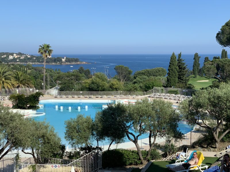 F2 vue mer village de vacances entre mer et massif de l’Estetel