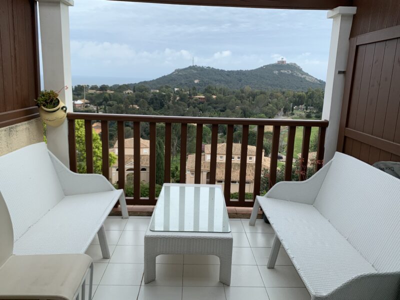 F2 vue mer village de vacances entre mer et massif de l’Estetel