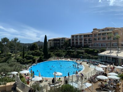 F2 vue mer village de vacances entre mer et massif de l’Estetel