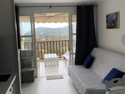 F2 vue mer village de vacances entre mer et massif de l’Estetel