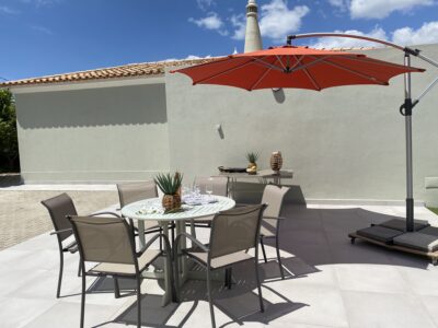 TRES CONFORTABLE VILLA ET SA DEPENDANCE - PISCINE - PROCHE PLAGE A PIED - GUIA-ALBUFEIRA-ALGARVE