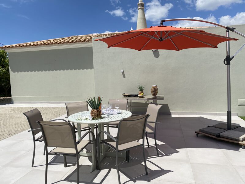 TRES CONFORTABLE VILLA ET SA DEPENDANCE - PISCINE - PROCHE PLAGE A PIED - GUIA-ALBUFEIRA-ALGARVE