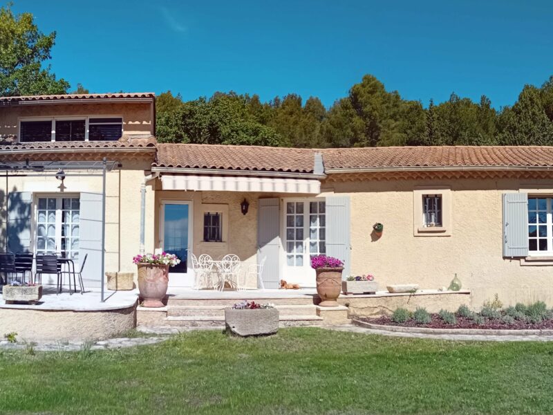 Loue villa jusqu'à 8 personnes avec piscine et piano à queue