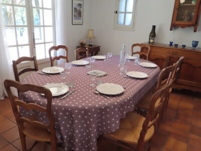 Loue villa jusqu'à 8 personnes avec piscine et piano à queue