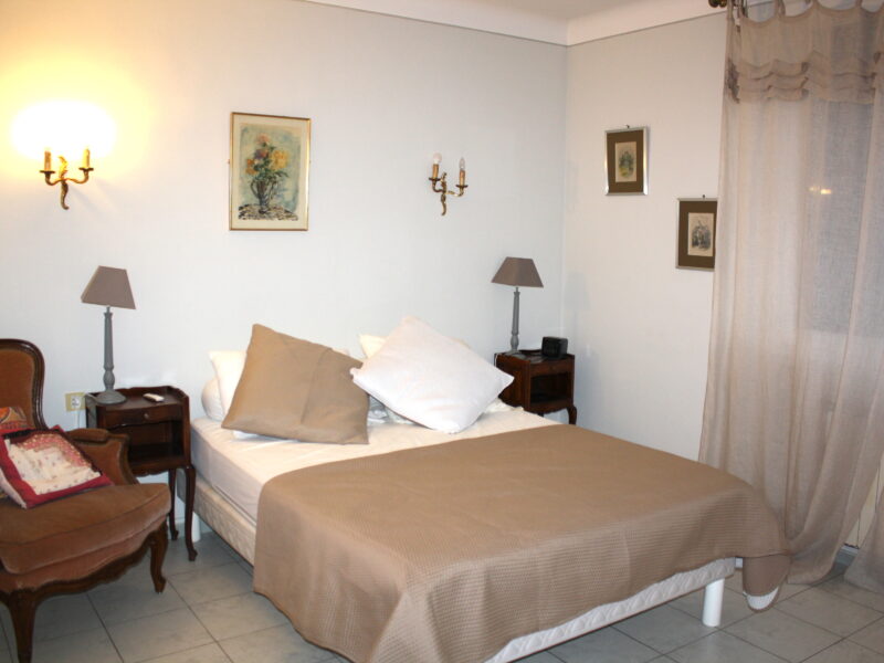 Loue villa jusqu'à 8 personnes avec piscine et piano à queue